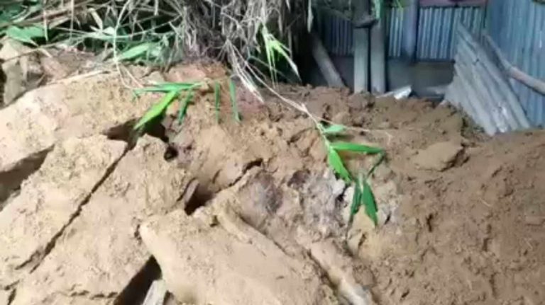 পরিবেশের নোটিশে আসা পাহাড় কাটার অভিযুক্তদের এড়িয়ে উল্টো সংবাদদাতাকে তুচ্ছতাচ্ছিল্য পরিচালকের